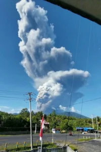gunung-dukono-tiga-pendaki-tewas-terjangkau-material-vulkanik