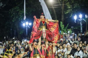 kemeriahan-milangkala-tatar-sunda-hipnotis-warga-bandung
